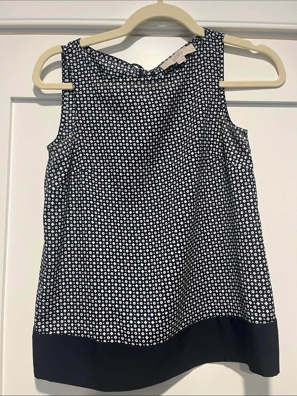 LOFT Black and White Sleeveless Printed Camisole
